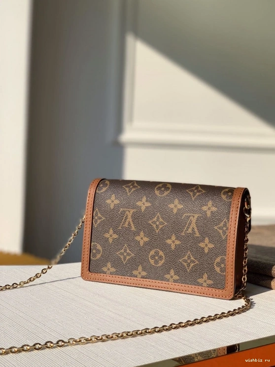 WIS LOUIS VUITTON V DAUPHINE CHAIN WALLET 1011